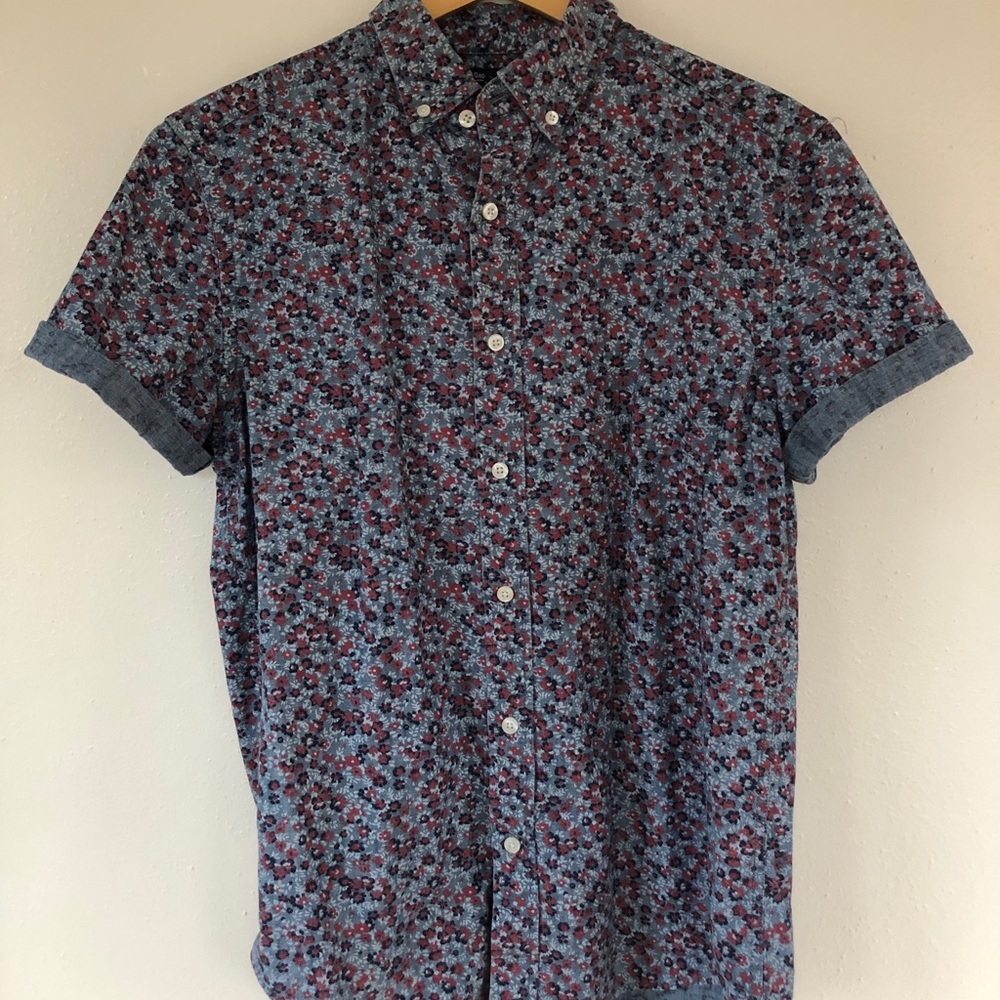 Gap Men’s Floral Button-Up